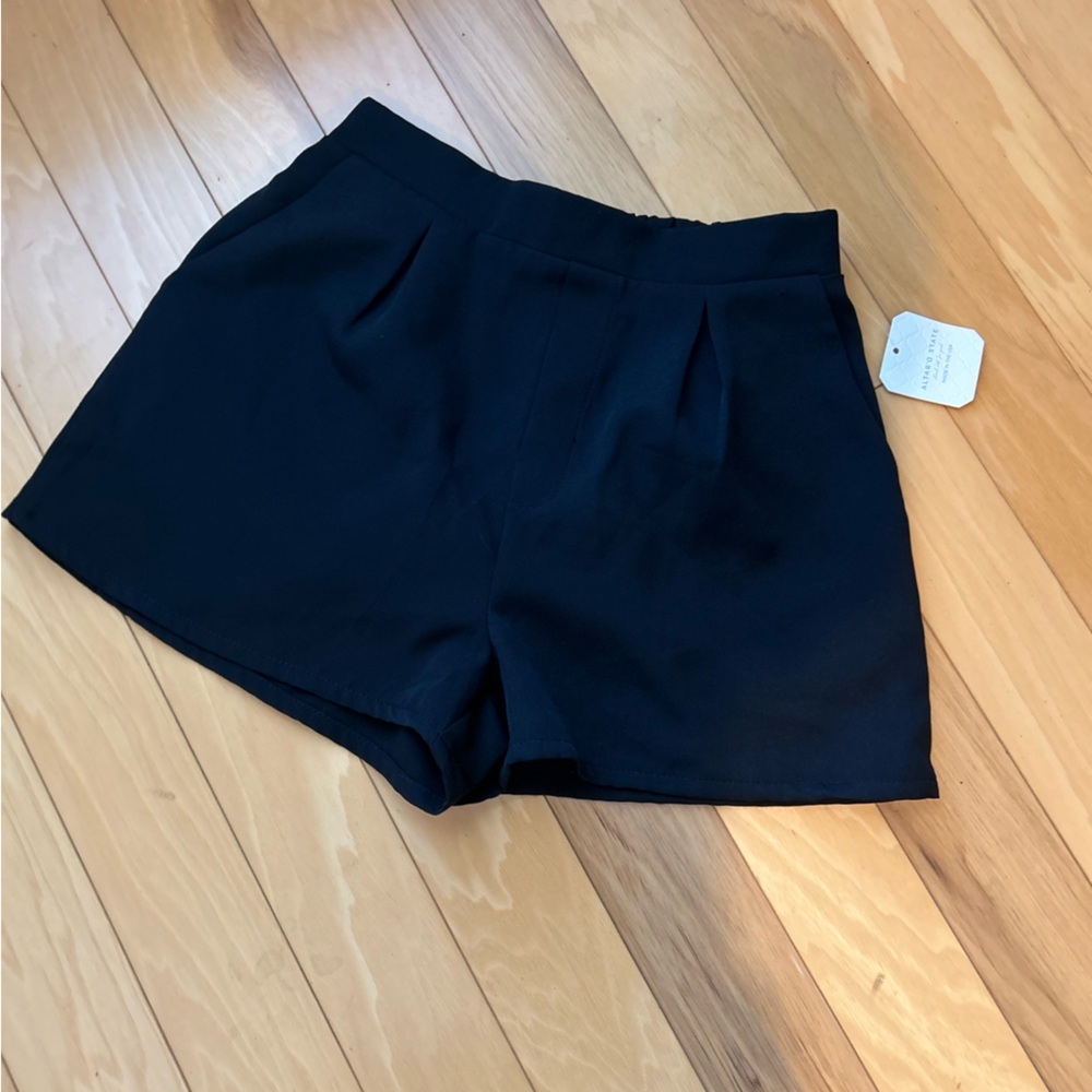 NWT Altar’d State Black High Waisted Pleated Shorts with Pockets S